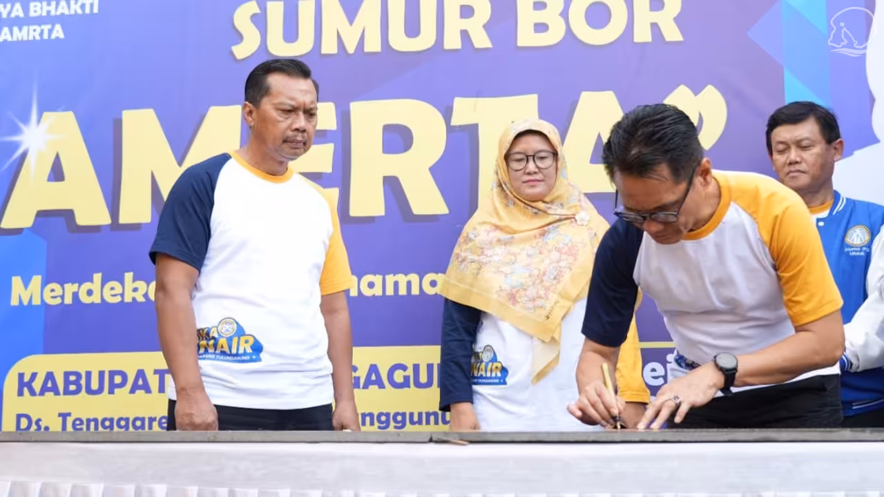 Dalam Program AMERTA, IKA Unair Cabang Tulungagung Sumbang Sumur Bor untuk Warga Desa Tenggarejo